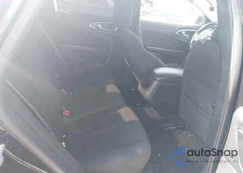 2015 Chrysler 200 Limited z USA, uszkodzony, nr VIN 1C3CCCAB4FN694925